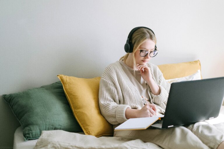 freelancer and estonian company